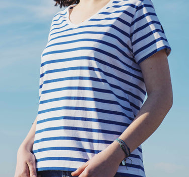 Two-tone striped v-neck t-shirt